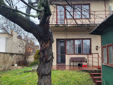 Predaj rodinného domu v Prievoze – mestská časť Bratislava Ružinov, tichá a pokojná ulica