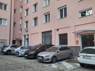 Prenájom 3-izbového bytu na Košickej ulici, Bratislava - Nivy + garáž k dispozícii Ponúkam